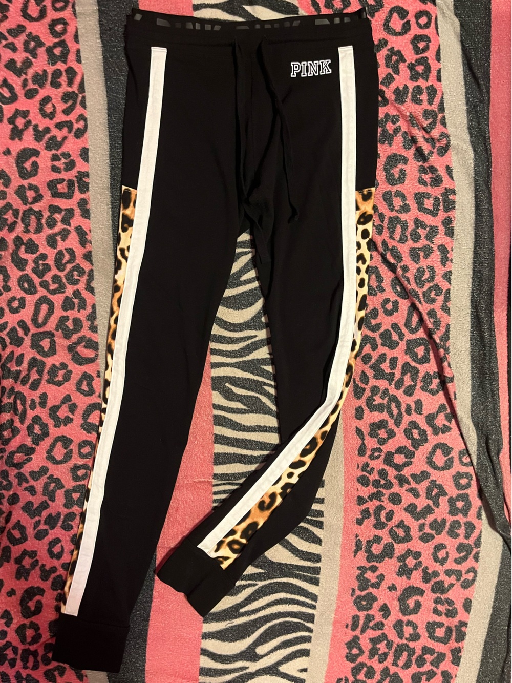 PINK Victoria's Secret leopard print leggings yoga pants